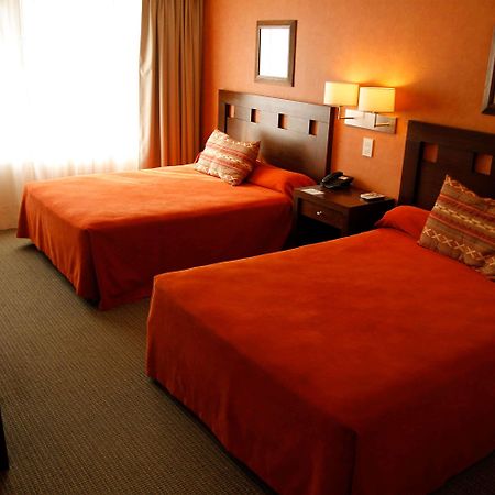Hotel Howard Johnson Trenque Lauquen Bagian luar foto