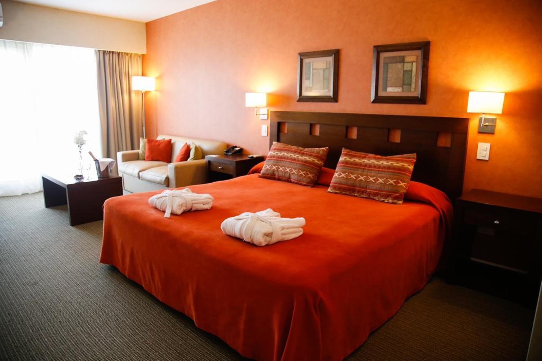Hotel Howard Johnson Trenque Lauquen Bagian luar foto