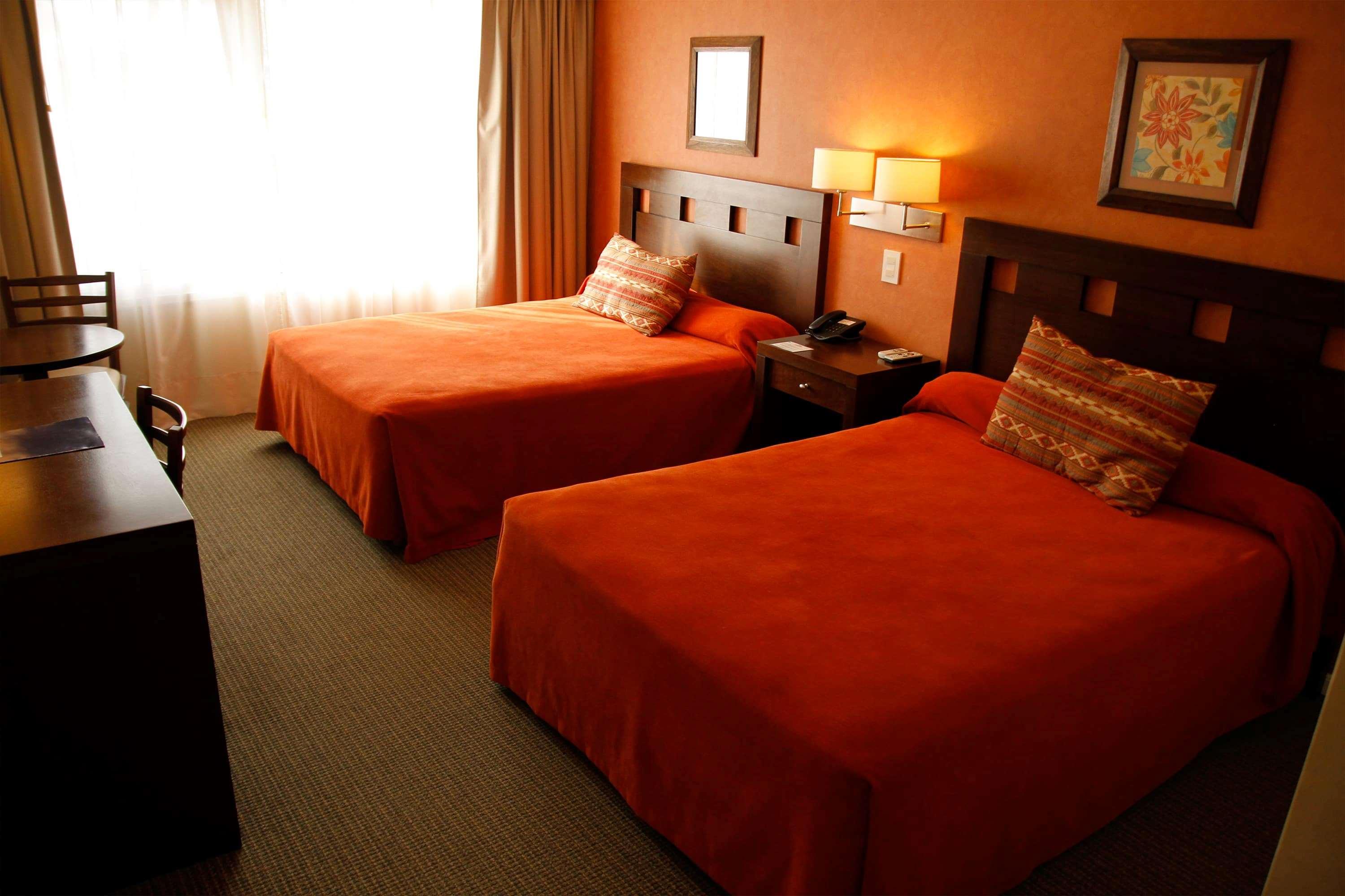 Hotel Howard Johnson Trenque Lauquen Bagian luar foto