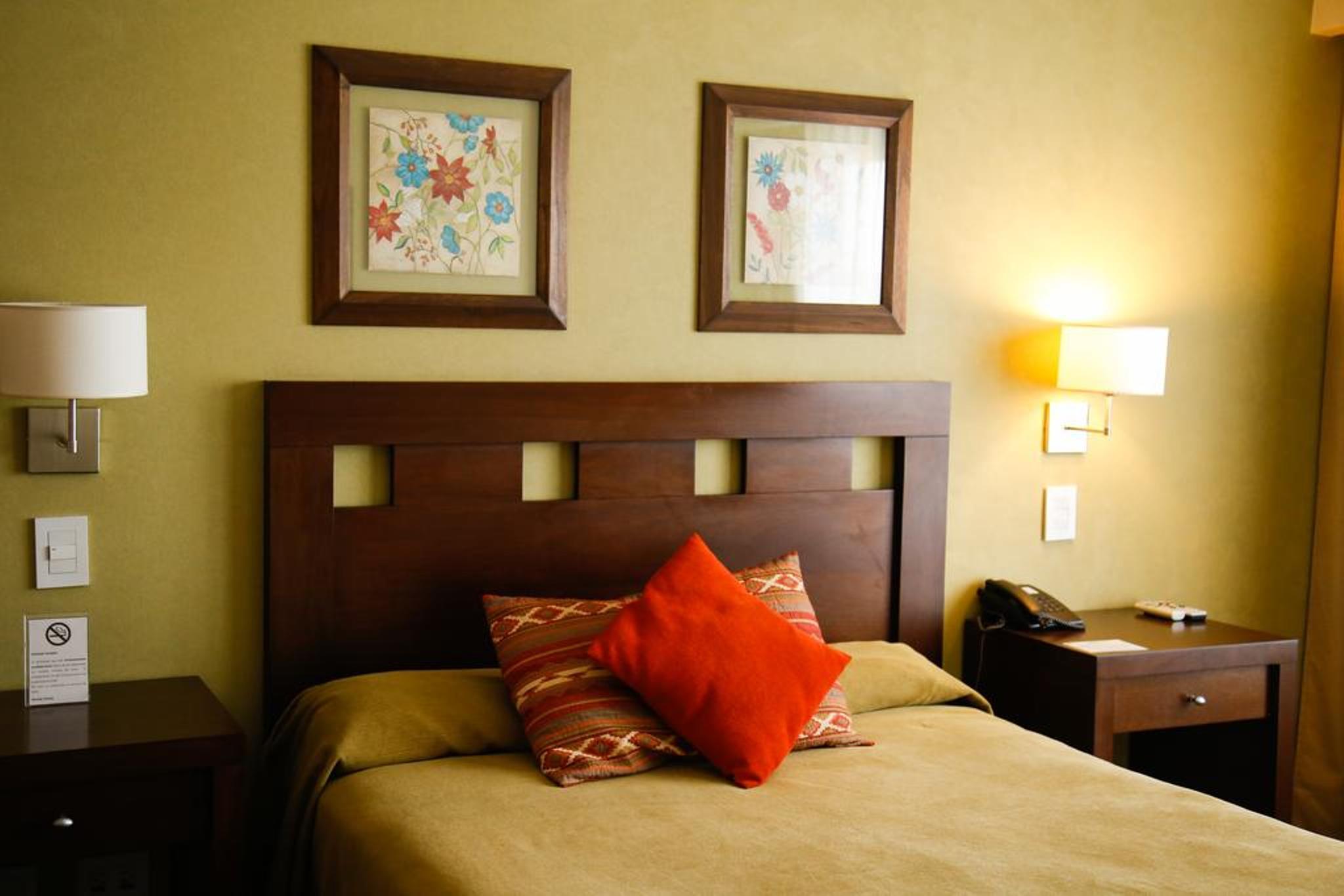 Hotel Howard Johnson Trenque Lauquen Bagian luar foto