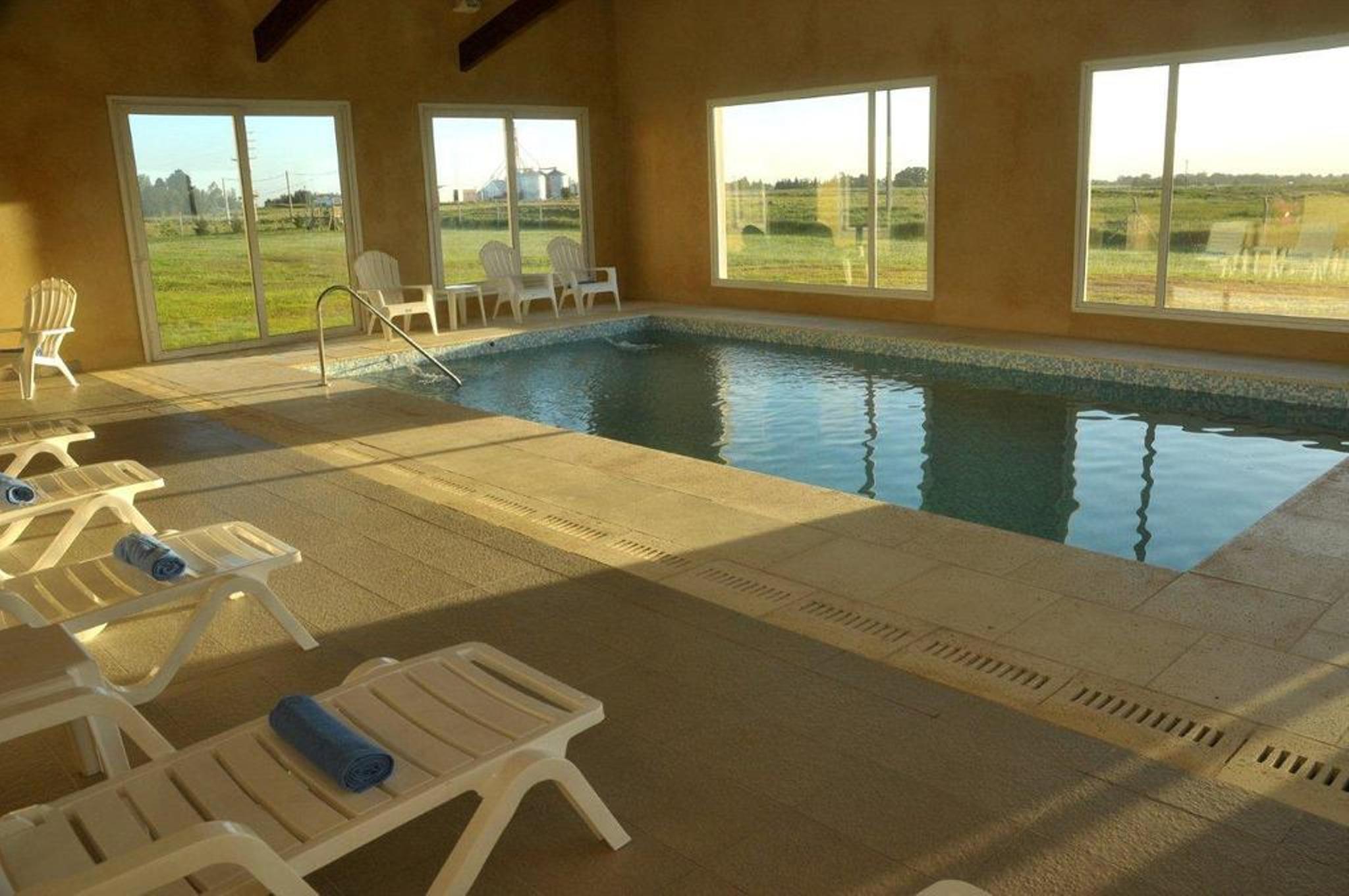 Hotel Howard Johnson Trenque Lauquen Bagian luar foto