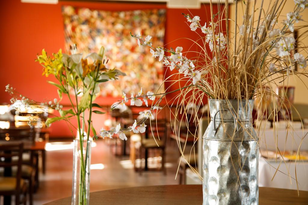Hotel Howard Johnson Trenque Lauquen Bagian luar foto